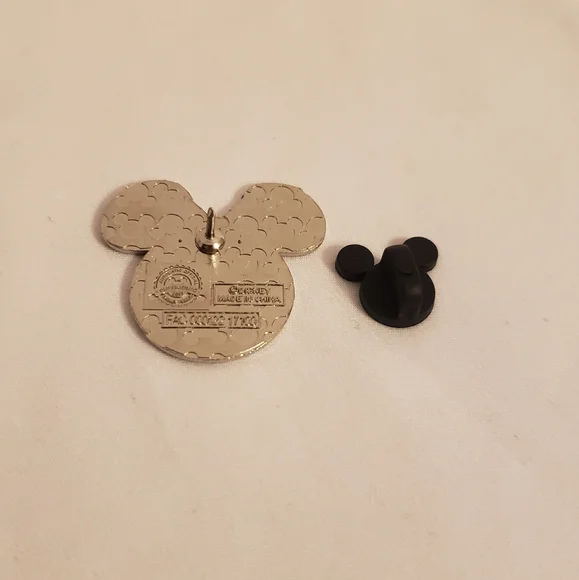 Disney Minnie Mouse Face Heart Eyes Pin - Picture 3 of 4